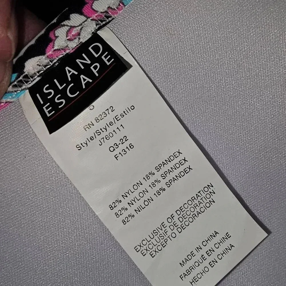 NWT Island Escape Womens Floral‎ Paisley Swim Top 6